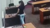 俄羅斯女棋手被對(duì)手在棋盤上投毒 在棋盤上涂抹水銀