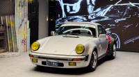 華沙保時捷經(jīng)銷商展出911Turbo：強尼銀手同款